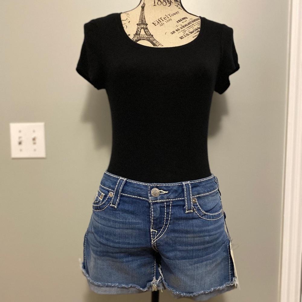 True Religion Jean Shorts Size 27 NWT (shorts)